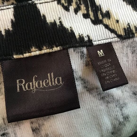 SALE BUY 2/$30. NWOT. Rafaella Brand Women’s Size M L/S IKAT Print Top - Picture 6 of 7